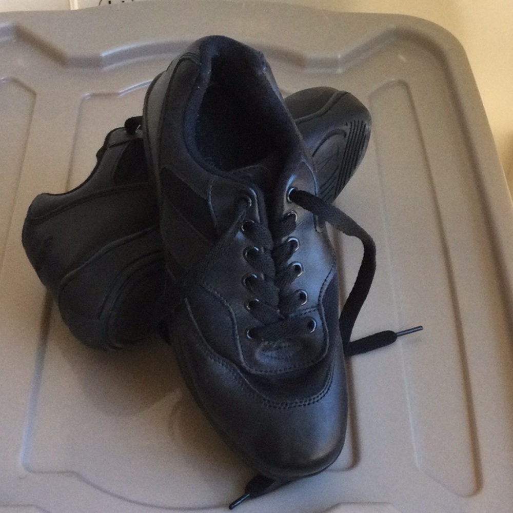 *Revolution* women’s hip-hop dance shoes